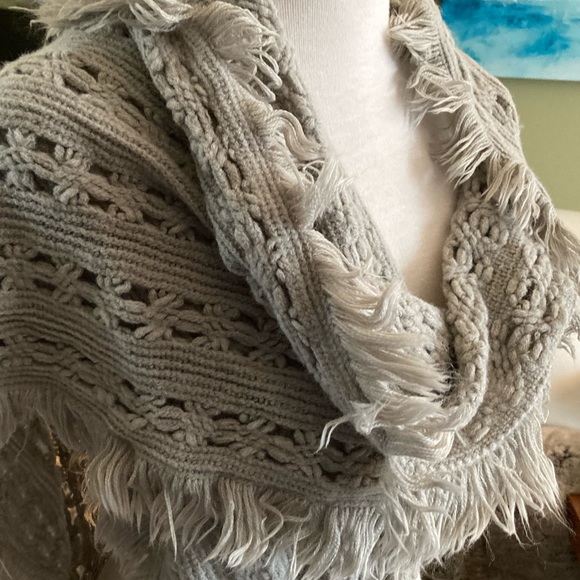 Shawl like scarf - Picture 2 of 8